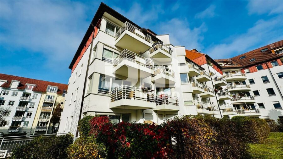 Schöne Eigentumswohnung in gefragter Wohnlage mit Balkon / Tiefgarage und Parkanlage - Rückansicht